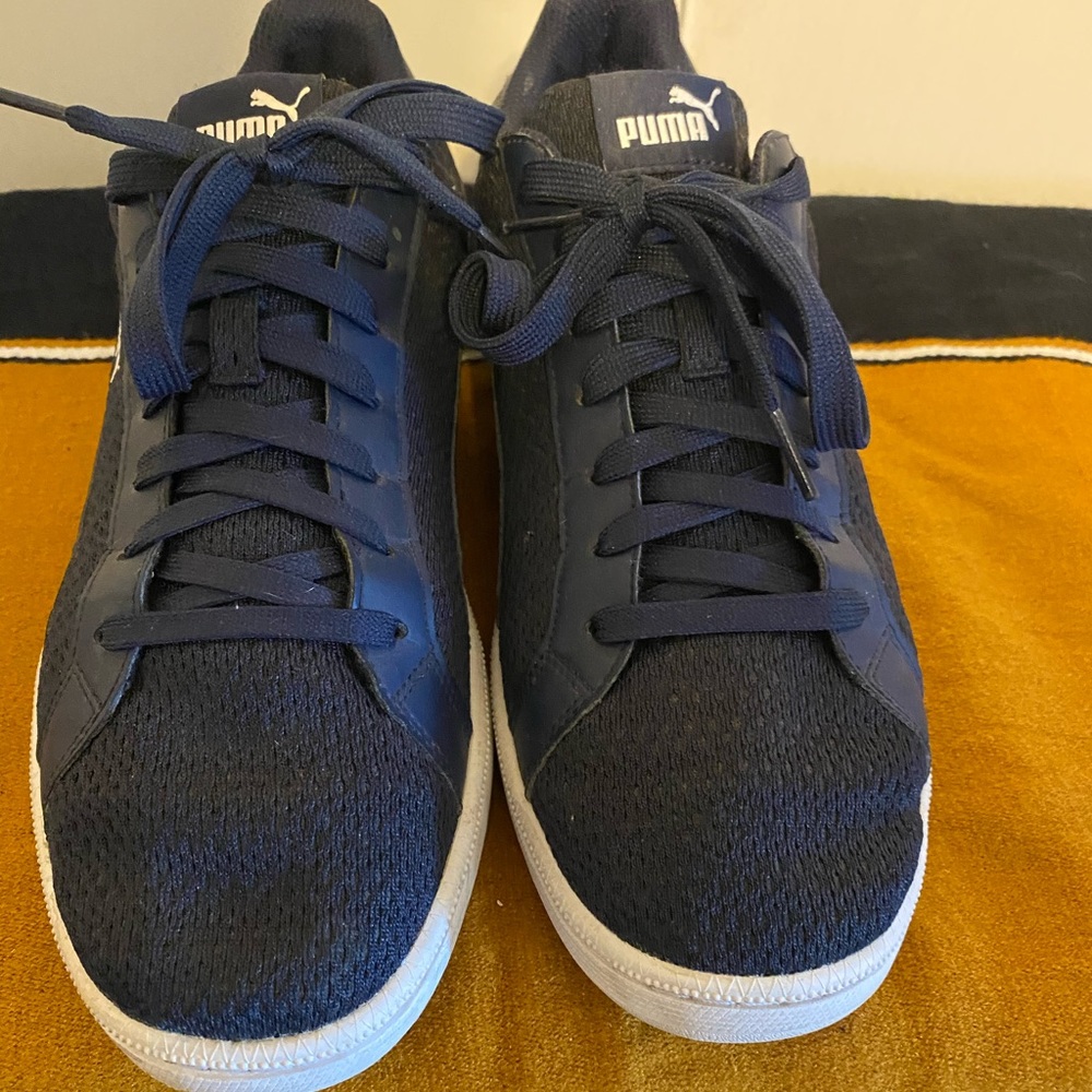 Men’s puma shoes size 10